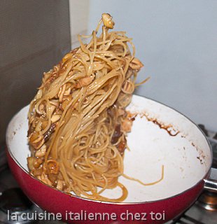 action de sauter les spaghetti